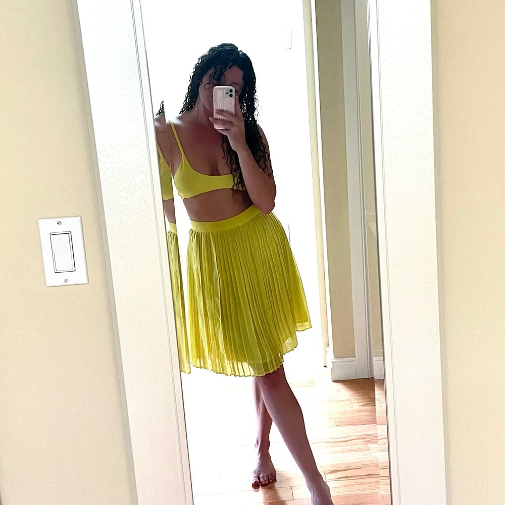 MANGO Size 2 neon yellow pleated midi skirt